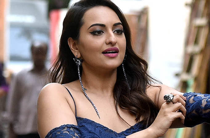 Sonakshi Sinha Shares This Bts Picture From The Sets Of Dabangg 3